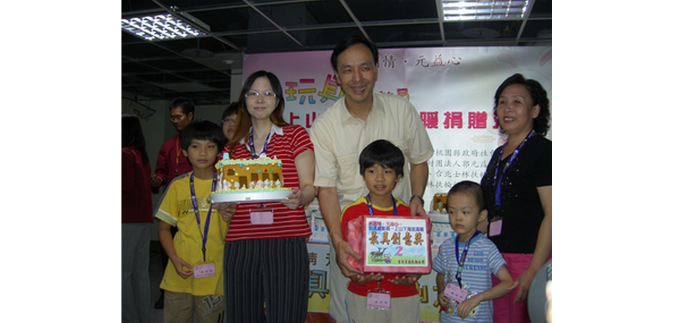 縣長主持玩具總動員-上山下海送溫暖活動(圖)