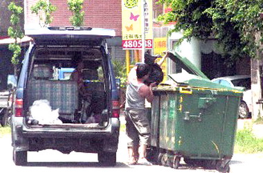 廢棄物不斷湧入竹南撤除子車(圖)