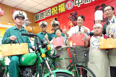 喜憨兒月餅上市(圖)
