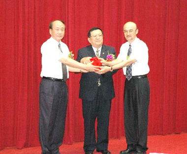 中華大學校長交接典禮(圖)