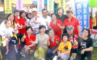 婦幼志工愛心義賣林一民頒感謝狀(圖)