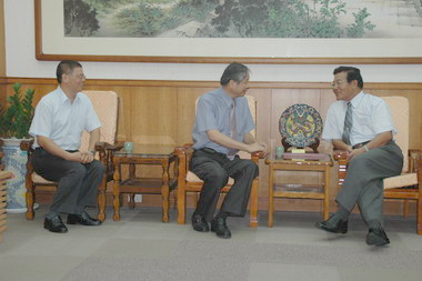 澎湖郵局經理陳武雄拜會縣長(圖)