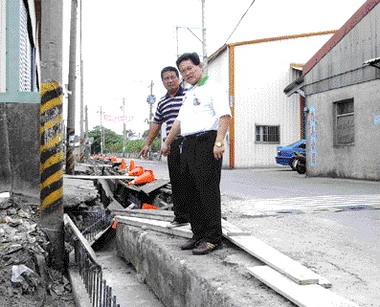 居民陳情新建溝渠(圖)