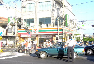 毀損路口號誌燈交通打結(圖)