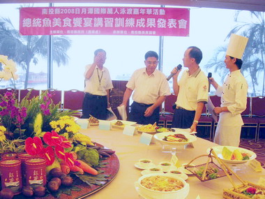 日月潭萬人泳渡大淶閣飯店舉行(圖)