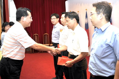 林久翔頒發警局破案獎勵金(圖)