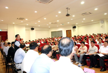 劉政鴻勉校長發展數位資訊教育(圖)