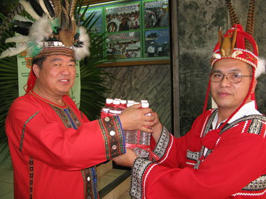 張通榮出席2008基隆市原住民聯合豐年祭(圖)