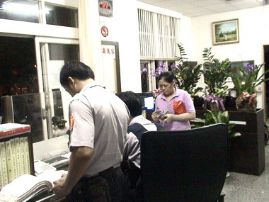 警所長不放棄協助民眾找回家路(圖)