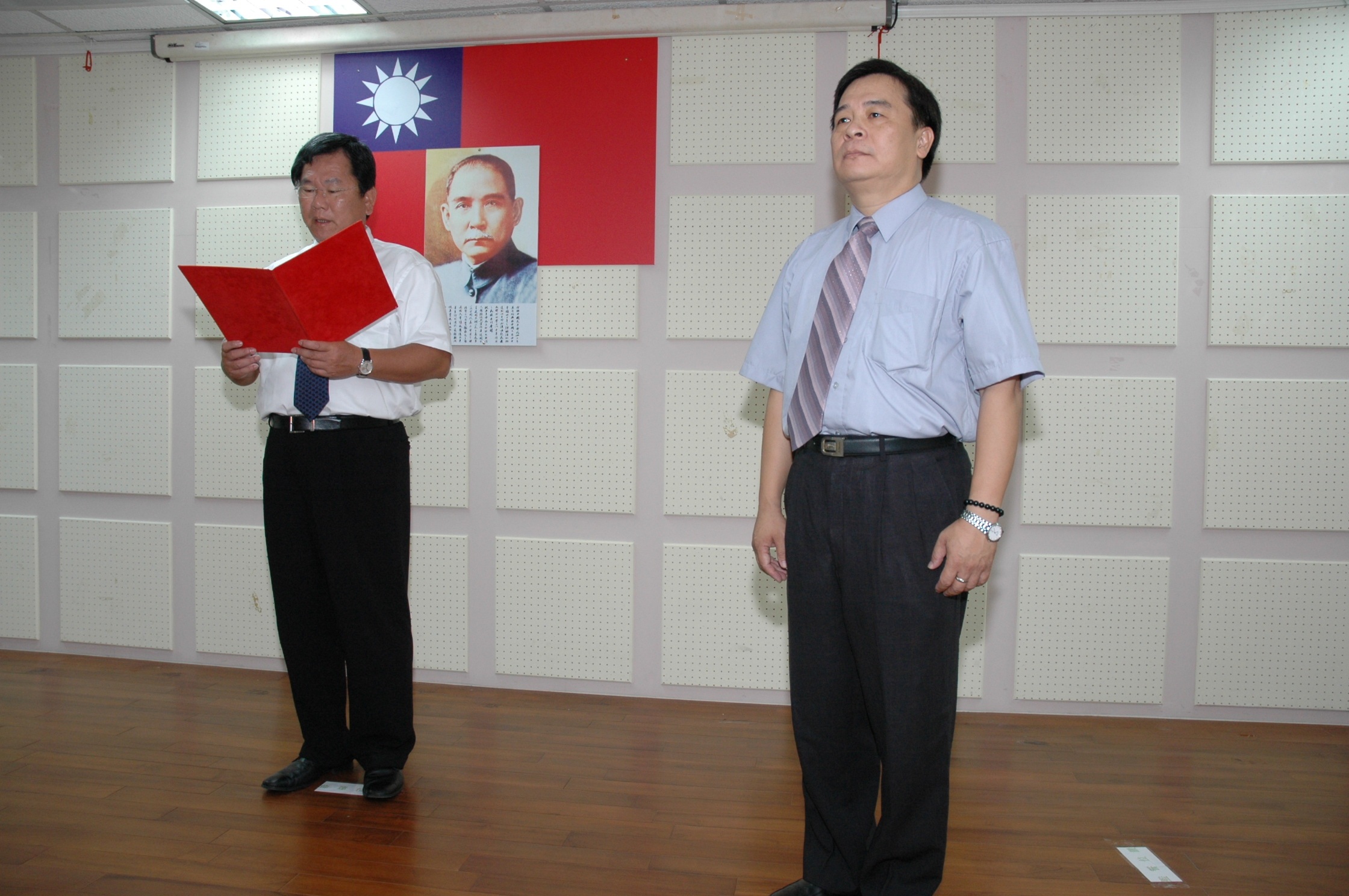 陳明文主持新卸任局長交接(圖)