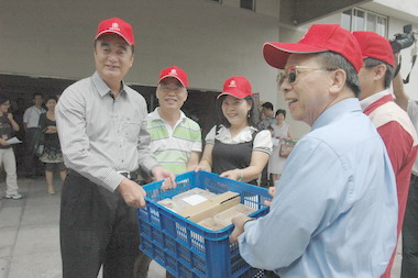 「十年送餐 傳第百萬愛」感恩記者會(圖)