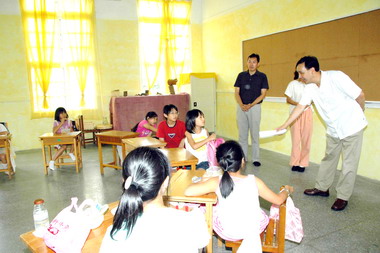 朱立倫訪視今年剛成立新小學(圖)