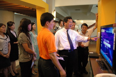 縣府設數位生活體驗區邀民眾分享網路科技(圖)