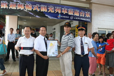 台鐵南迴線觀光列車抵東縣府熱情迎接(圖)