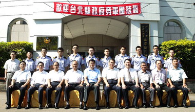 周錫瑋至海巡署致贈慰勞金(圖)