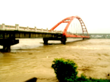 貓羅溪水位暴漲(圖)