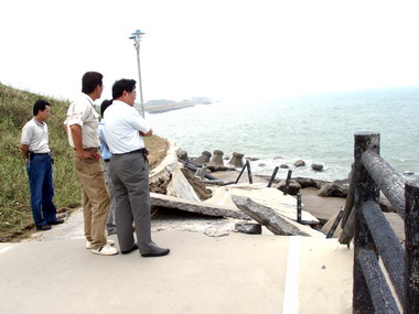 海岸單車道坍塌市府將儘快修復(圖)