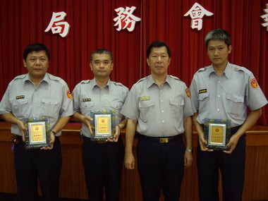 精神患者揮刀 機警奪刀送醫(圖)