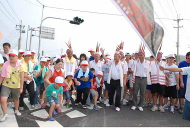 2008道卡斯族牽田祭劉縣長祭祖靈祈豐年(圖)