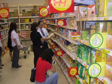 消保官抽查毒奶粉下架狀況(圖)