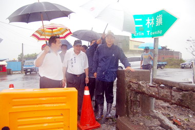 卓伯源勘災 封閉危險橋樑天盛橋(圖)