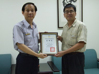 熱心民眾協助警方查獲偷路燈電線竊賊(圖)