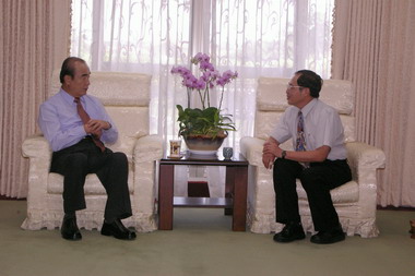 花蓮港務局局長黎瑞德上午至縣府拜會(圖)