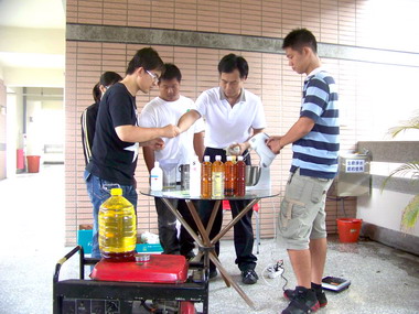 大里修平研發生質柴油發電(圖)