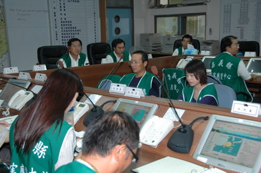 縣長坐鎮防災中心聽取整備簡報(圖)