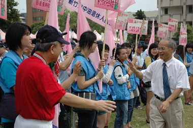 新竹市長青運動會溫馨市長向長輩們致賀(圖)