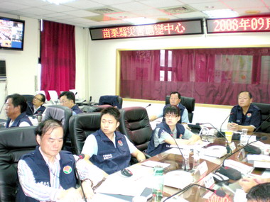 劉政鴻坐鎮災害應變中心注意颱風動向(圖)