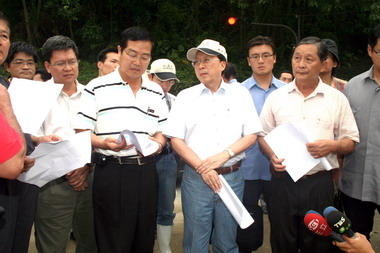 劉兆玄至南投視察災情(圖)