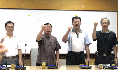 劉政鴻力挺交通部長毛治國(圖)