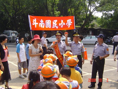 擴大交通安全宣導從小紮根(圖)