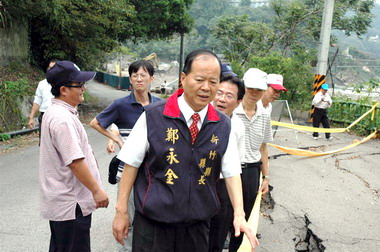 鄭永金視察張學良故居(圖)