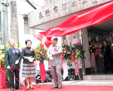 張通榮主持照顧管理中心開幕儀式(圖)