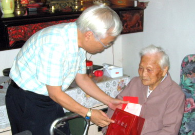 花蓮縣府慶重陽(圖)