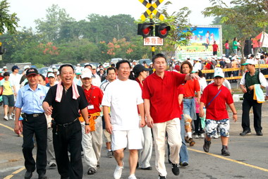 嘉義舉辦關懷身心障礙者公益健行活動(圖)