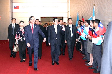 馬英九參訪裕隆集團總部(圖)