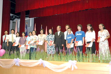 新竹慶祝雙十國慶暨校園志工表揚大會(圖)