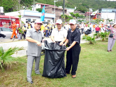 八斗子海岸舉辦淨灘活動(圖)