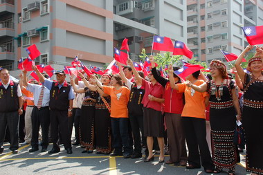 經國新城舉行盛大國慶升旗典禮(圖)