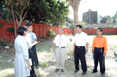 林政則現勘光華國中接管眷村用地(圖)