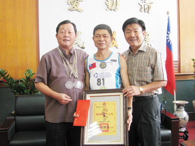 薛慶光獲世界冠軍劉政鴻表揚(圖)