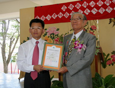 回饋母校退休老師蔡勝治捐1216萬(圖)