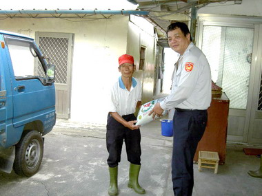 聖道慈善會捐助白米(圖)