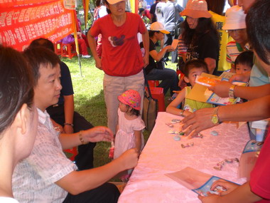 南投稅務宣導民眾親子同歡樂(圖)