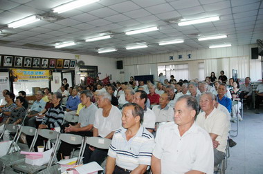 鄭永金叮嚀長者少油清淡飲食(圖)
