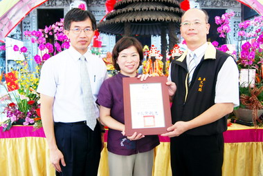 文財殿捐贈貧困學童午餐費(圖)