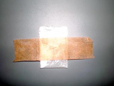 女毒蟲遇警搜查毒藏腳底被搜出(圖)